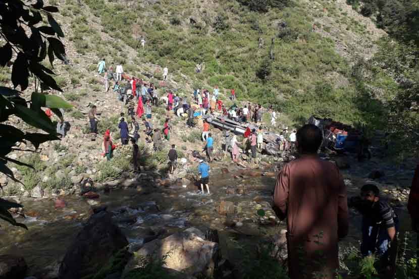 जम्मू काश्मीरच्या किश्तवाडमध्ये बस दरीत कोसळून ३३ ठार, २२ जखमी