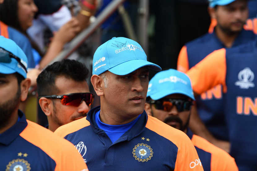 BLOG : महेंद्रसिंह धोनी – टीम इंडियाचं अवघड जागेचं दुखणं !