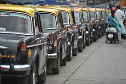 भाडं नाकारणाऱ्या २२ टॅक्सी चालकांना RPF कडून अटक, मुंबई सेट्रल स्थानकाबाहेर कारवाई
