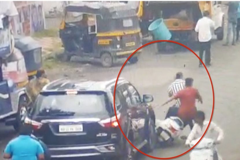 पुणे – धक्का लागला म्हणून गाडीवर दगडफेक, घटना सीसीटीव्हीत कैद