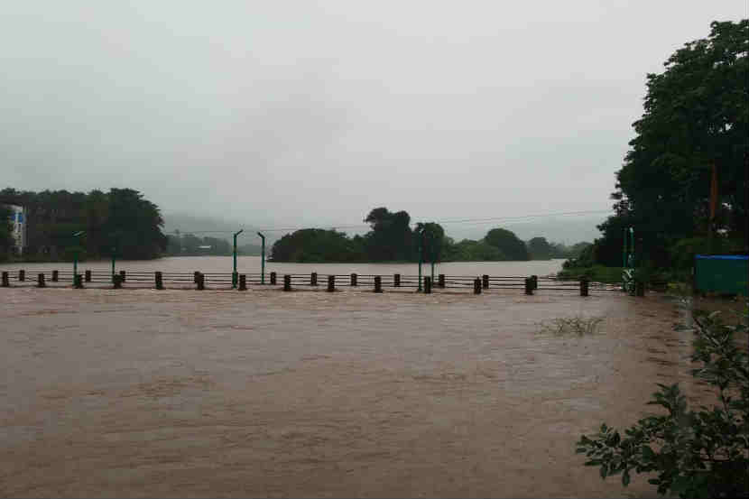 रत्नागिरी, संगमेश्वरमध्ये धुवाँधार; वशिष्ठी नदी पुलावरची वाहतूक बंद