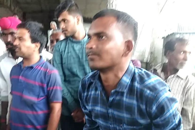 दारुबंदी असणाऱ्या वर्धा जिल्ह्यात पोलिसाचा दारु पिऊन धिंगाणा