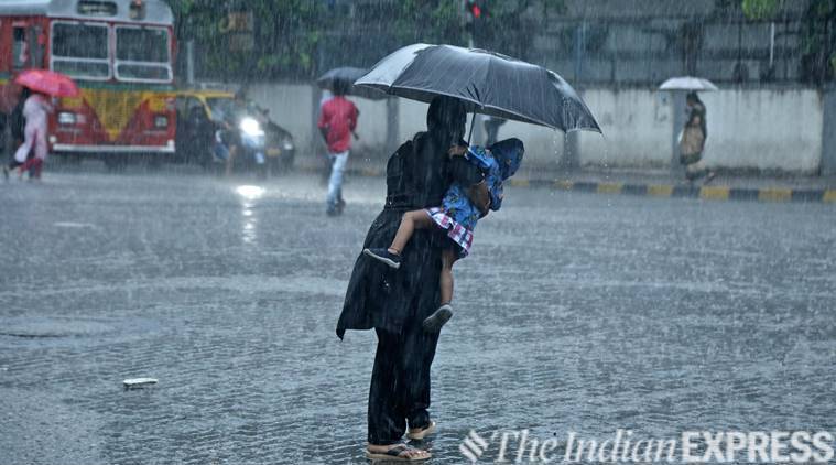 पावसामुळे एसटी सेवा विस्कळीत, सायनला पाणी भरल्याने वडाळामार्गे वाहतूक सुरु