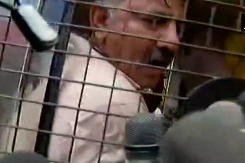 मिलिंद देवरा, डीके शिवकुमार मुंबई पोलिसांच्या ताब्यात
