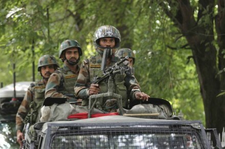 जम्मू काश्मीरमध्ये सैन्य तैनात