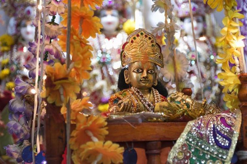 जन्माष्टमीच्या उत्सवादरम्यान मंदिराचा भाग कोसळून चौघांचा मृत्यू, २७ जण जखमी