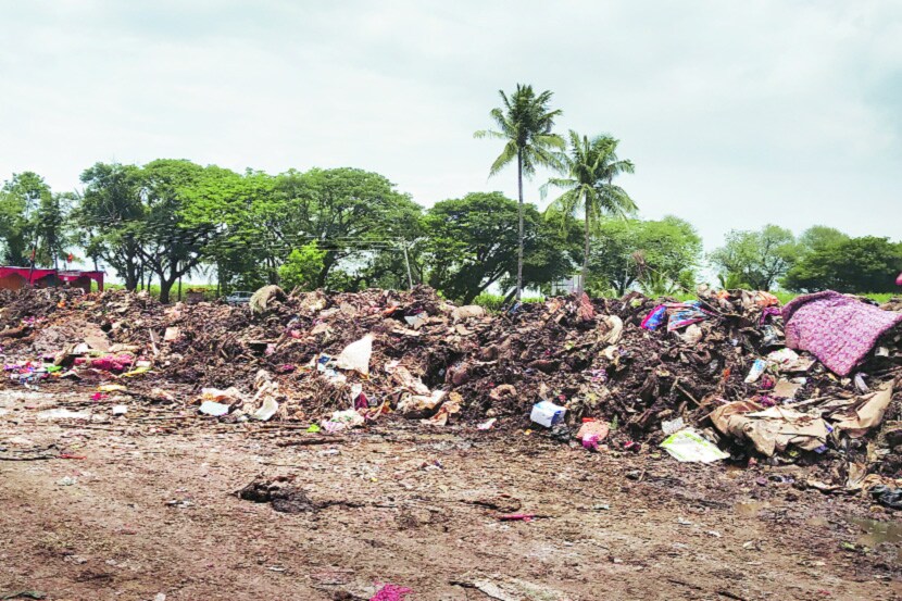 पूरग्रस्त भागांत आता कचऱ्याचे आव्हान
