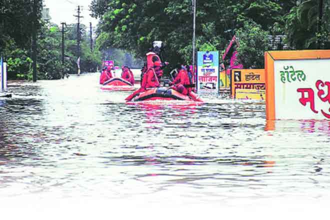 भरपाईच्या दाव्यांनी विमा कंपन्यांचे डोळे पांढरे