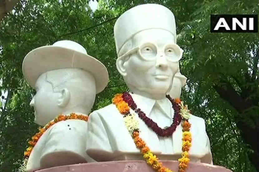 दिल्ली विद्यापीठातील सावकरांच्या पुतळ्याला काळे फासले