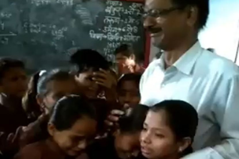 Video : लाडक्या शिक्षकाची बदली होताच विद्यार्थ्यांच्या डोळ्यात अश्रुंचा पूर