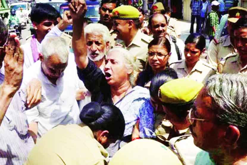 जळाशीच नाते जिवाचे जडले।
