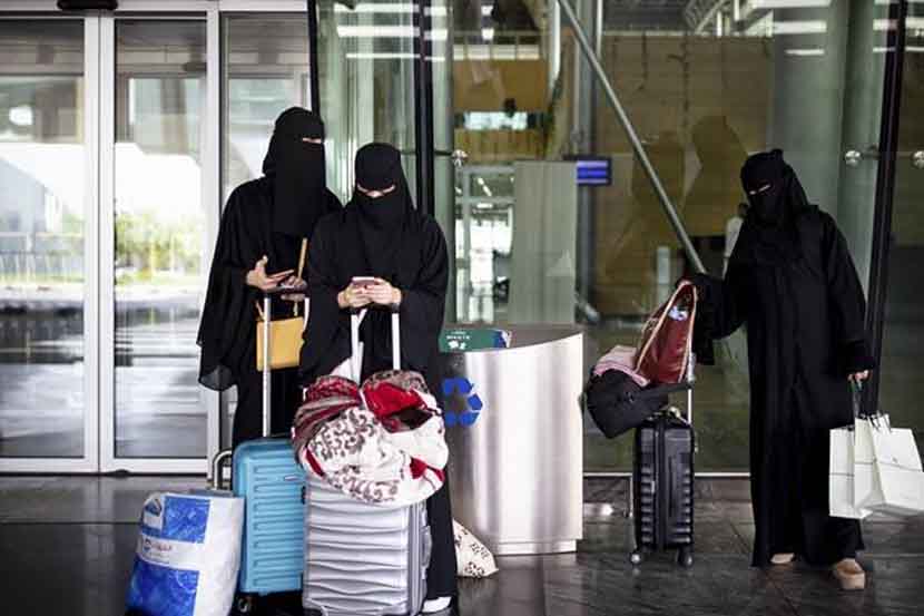 सौदी अरेबियात विदेशी पर्यटक महिलांवरील बुरखा सक्ती हटवली