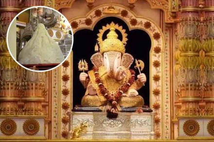 VIDEO: पुणे – दगडूशेठ हलवाई गणपतीला १२७ लिटर दुधापासून तयार केलेला आईस्क्रीमचा मोदक अर्पण