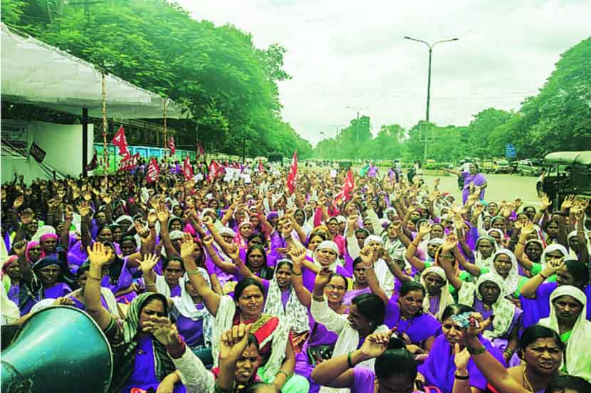 मानधन वाढीसाठी ‘आशा’, गटप्रवर्तकांचे आंदोलन