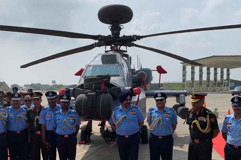 भारतीय वायुसेनेचं सामर्थ्य अजून वाढलं, आठ ‘अपाचे’ हेलिकॉप्टर्स ताफ्यात दाखल