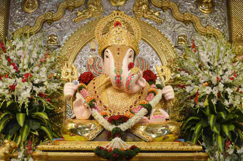 श्रीमंत दगडूशेठ हलवाई ट्रस्टच्यावतीने यंदा श्री गणेश सूर्यमंदिराचा देखावा