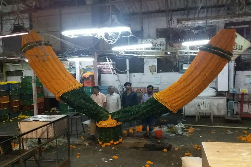 पुणे: मुख्यमंत्र्यांच्या स्वागतासाठी 270 किलोचा हार
