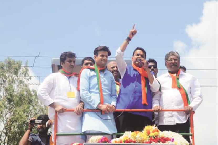 बिद्री येथे महाजनादेश यात्रेवेळी बोलताना मुख्यमंत्री देवेंद्र फडणवीस, सोबत प्रदेशाध्यक्ष चंद्रकांत पाटील, धनंजय महाडीक, समरजितसिंह घाटगे.