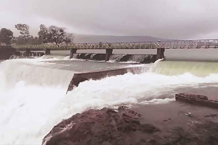 कोल्हापूरच्या पश्चिम भागात पावसाचा जोर वाढल्याने बुधवारी राधानगरी धरणाचे चार दरवाजे उघडले.