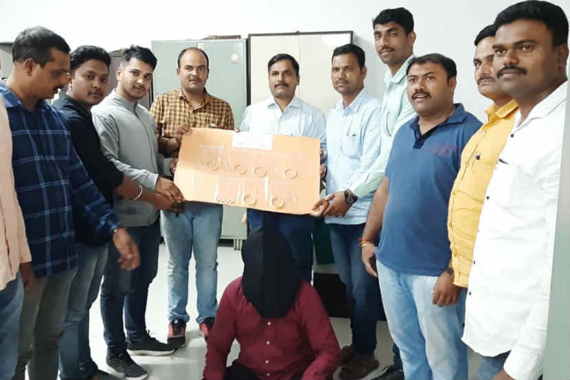 घरात एकट्या असलेल्या महिलांना लुटणारा अटक