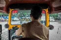 ठाण्यात ‘इअरफोन’मुळे थरारनाट्य…तरुणीने धावत्या रिक्षातून मारली उडी