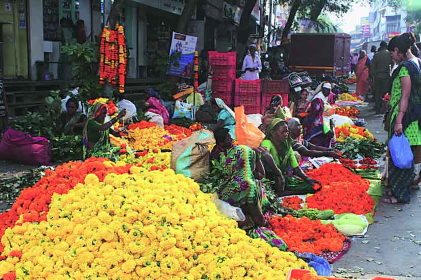 फूल बाजाराला बहर