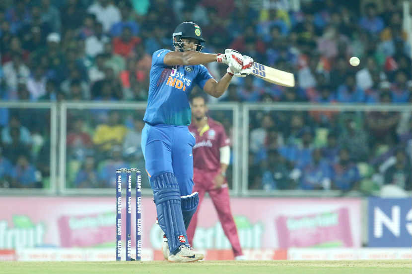 IND vs WI : वा दुबेजी वा ! मुंबईकर शिवमने झळकावलं पहिलं अर्धशतक