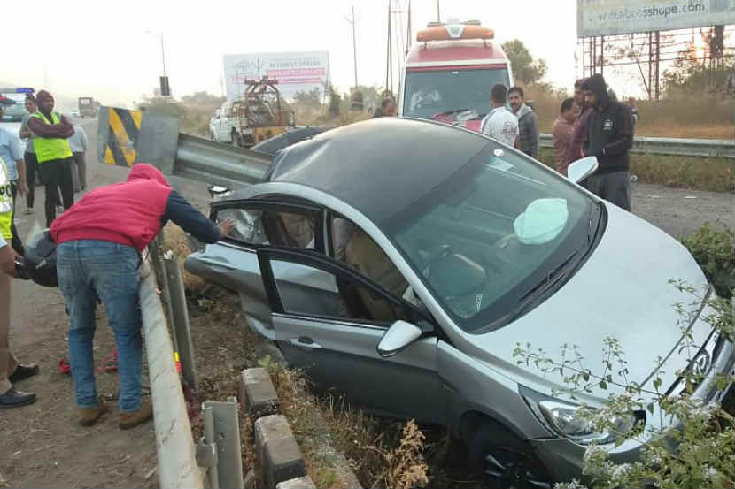 लोणावळयाला चाललेल्या कारचा एक्स्प्रेस वे वर भीषण अपघात, सहा विद्यार्थी जखमी