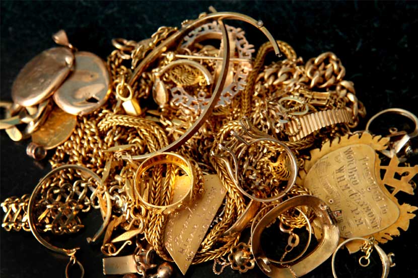 सोनं १८०० रूपयांनी महागलं; या कारणांमुळे वाढतोय भाव