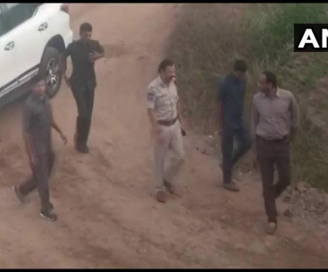 हैदराबाद : आरोपीची पत्नी म्हणाली, मलाही त्याच ठिकाणी नेऊन गोळी घाला