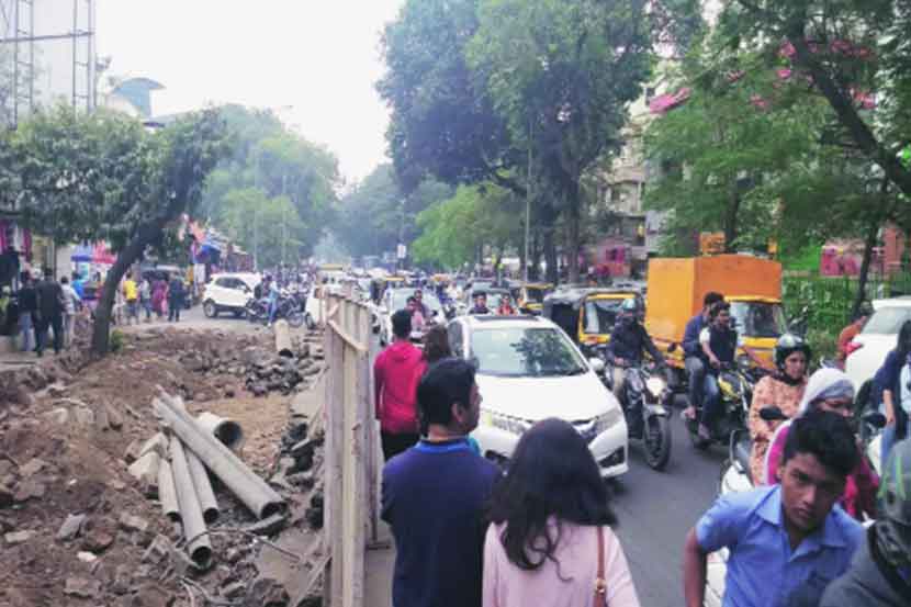 रस्ते खोदाईमुळे बोऱ्या