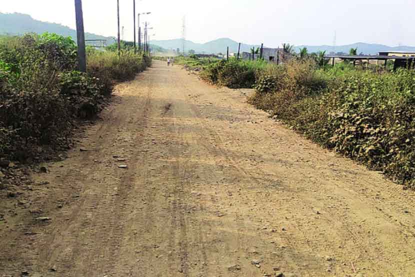 भूसंपादन आणि निधीच्या मंजूरी नंतरही रखडलेला कामण-बापाणे रस्ता