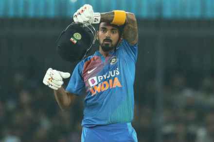 Ind vs NZ : जे पंतला जमलं नाही ते राहुलने करुन दाखवलं, केली धोनीशी बरोबरी