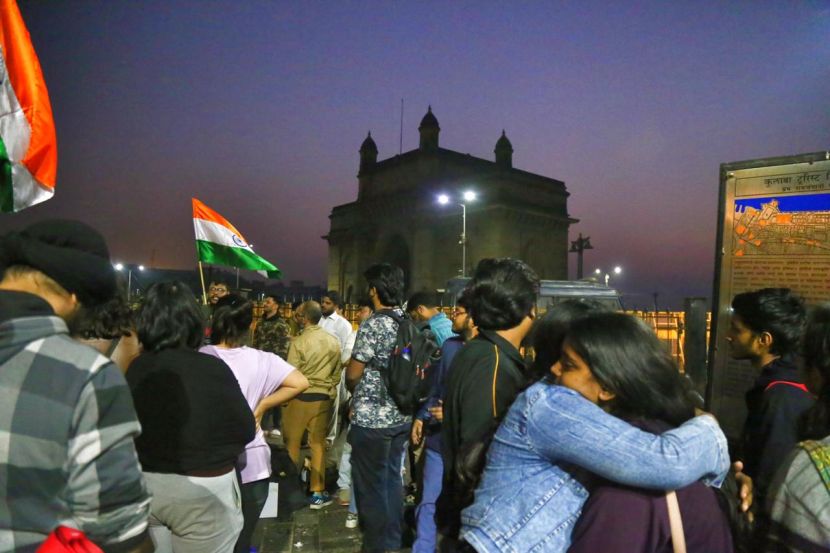 ‘जेएनयू’मधील हल्ल्याचे पडसाद मुंबई-पुण्यात, मध्यरात्री विद्यार्थ्यांची निदर्शने