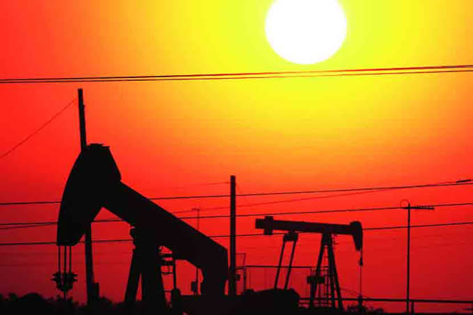 कच्च्या तेलाच्या किंमतीत वाढ; पेट्रोल डिझेलचे भाव कडाडणार?
