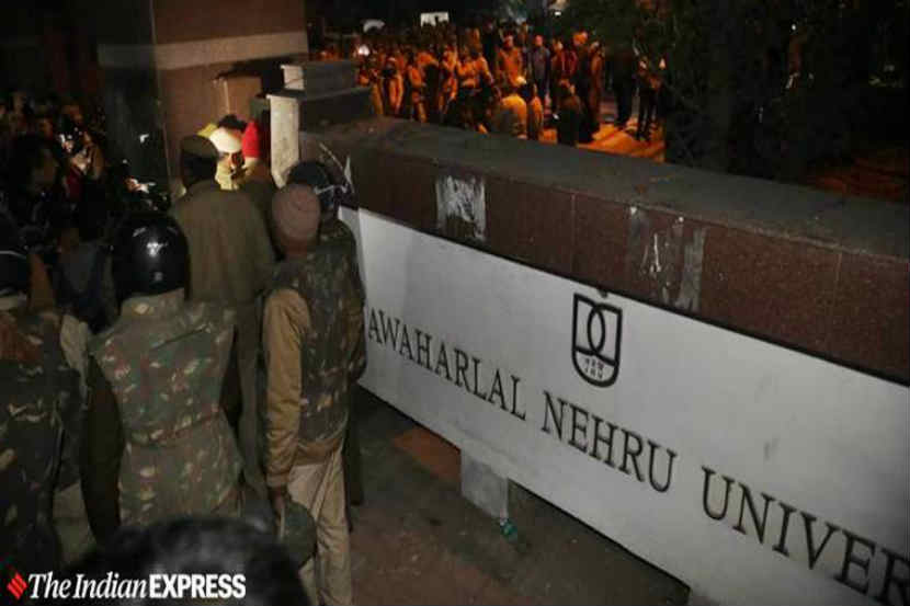 JNU Violence: पोलिसांनी विद्यार्थ्यांच्या डोक्यात लाथा मारल्या – प्रियंका गांधी