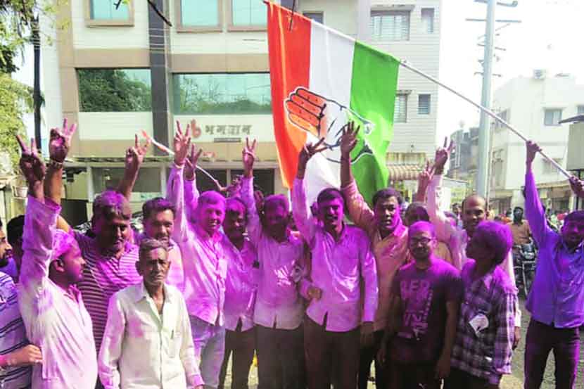 हातकणंगले येथे विजय मिळवल्यानंतर काँग्रेस कार्यकर्त्यांनी जल्लोष केला.