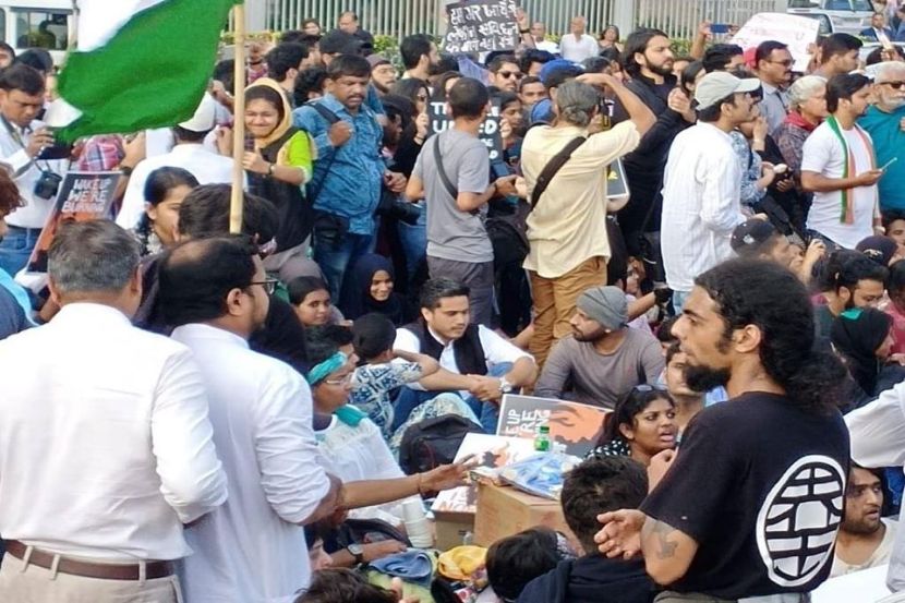 JNU Protest : रोहित पवार म्हणाले, सत्ताधाऱ्यांकडे सत्तेची ताकद असली तरी…