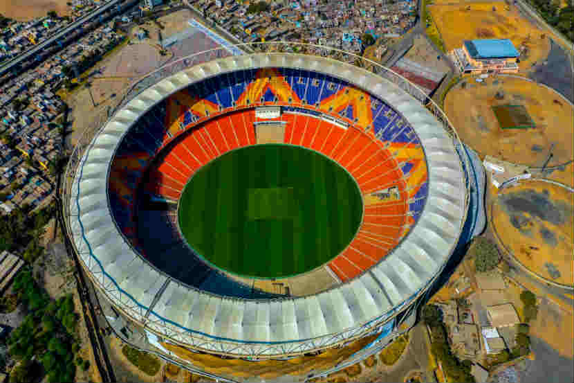 Video : जगातलं सर्वात मोठं मैदान आतमधून कसं दिसतं पाहिलंत का??