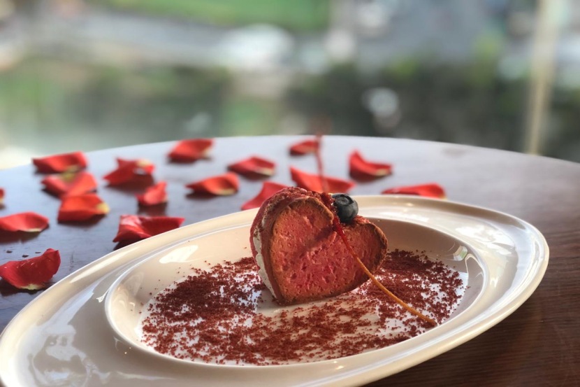 Dessert Recipes for Valentine’s Day : स्ट्रॉबेरी शॉर्ट लेयर पेस्ट्री