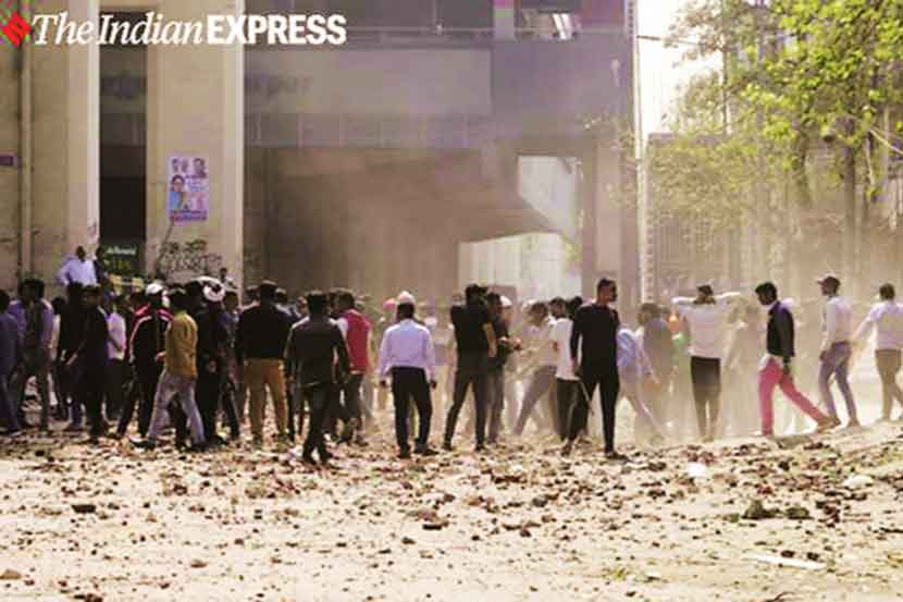 दिल्लीत हिंसाचाराचा आगडोंब
