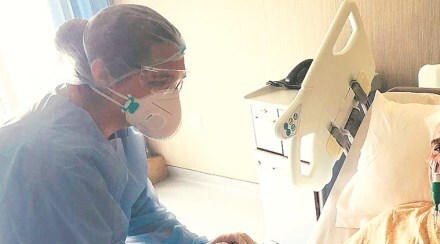 …चित्त तिचे पिलापाशी ! ४२ वर्षीय महिला डॉक्टर करतेय परदेशी नागरिकांची देखभाल
