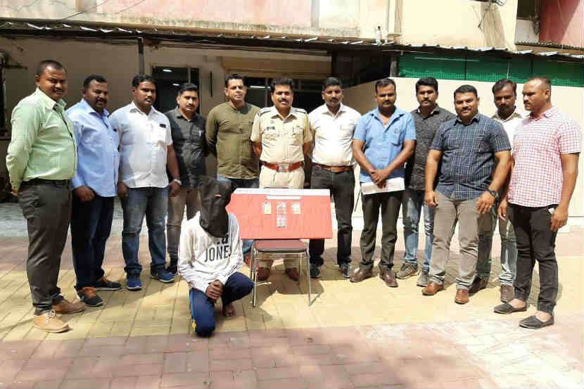 Video: तोंडातच फुटली मोबाईलची बॅटरी; CCTV त कैद झाला थरार