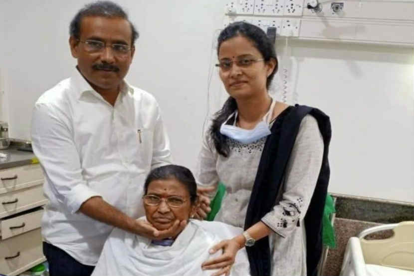सलाम! आई ICU मध्ये असूनही करोनाग्रस्तांसाठी झटत आहेत आरोग्यमंत्री राजेश टोपे