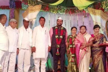 साखरपुड्यातच उरकले लग्न