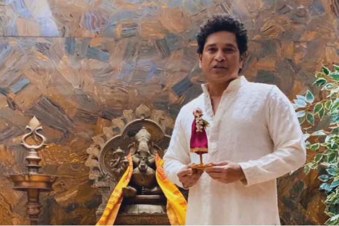 “करोनाशी लढण्यासाठी उभारा घरी राहण्याच्या दृढ संकल्पाची गुढी”