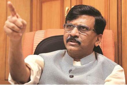 तुम्ही महाराष्ट्राचं प्रतिनिधीत्व करता हे विसरू नका; राऊतांनी रेल्वेमंत्र्यांना करून दिली आठवण