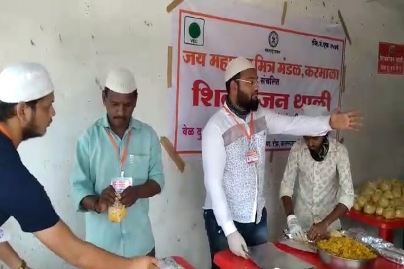 करोनाशी झुंजण्यासाठी जाती भेद विसरुन एकत्र आले हिंदू मुस्लीम बांधव