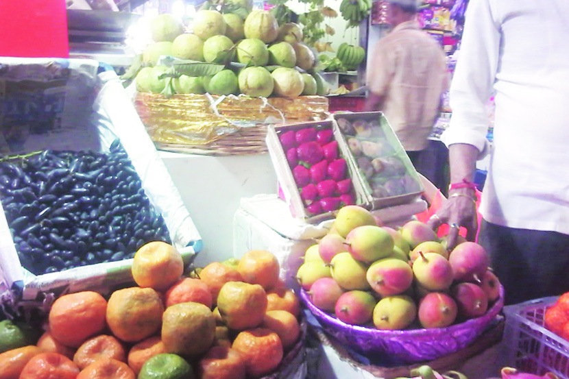 एपीएमसीत फळांची विक्री घटली