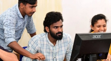 करोनाशी लढा : भारताचा फुटबॉलपटू करतोय हेल्पलाईन सेंटरवर काम